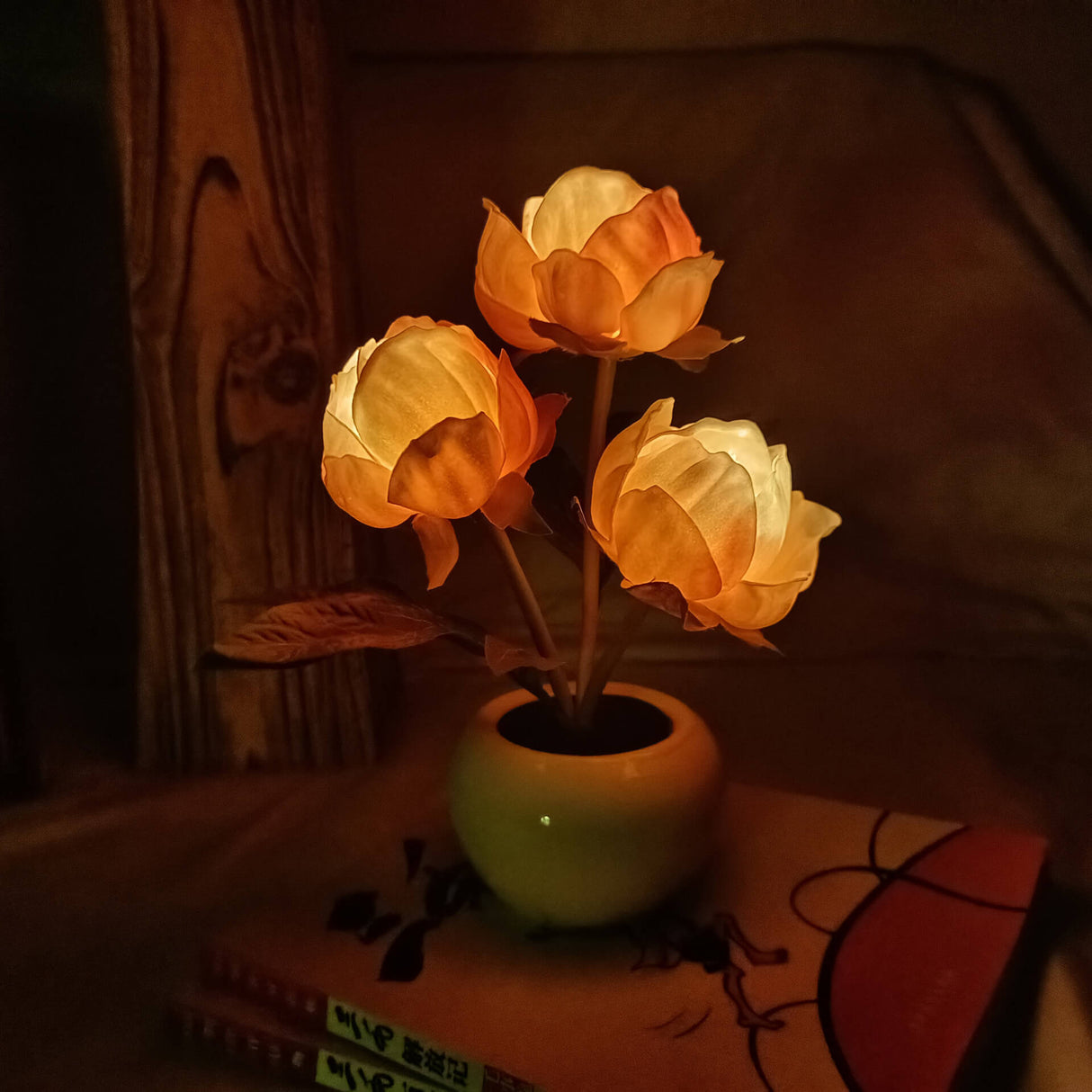 BlossomGlow LED Nachtlicht Tischlampe | Kreatives Blumen-Design | Tulpe & Pfingstrose | Stimmungslicht