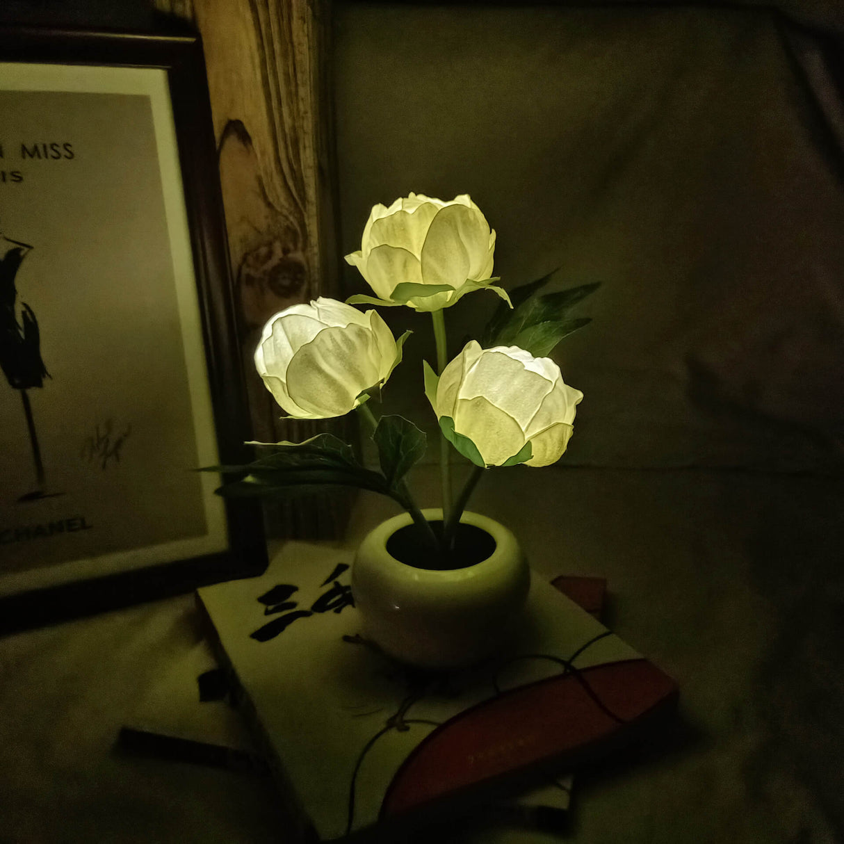 BlossomGlow LED Nachtlicht Tischlampe | Kreatives Blumen-Design | Tulpe & Pfingstrose | Stimmungslicht