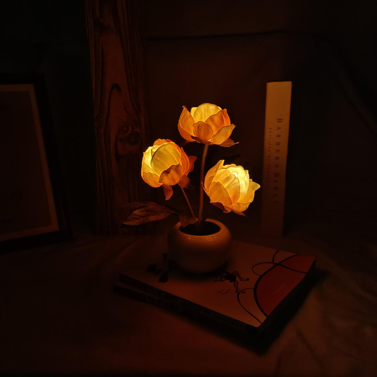 BlossomGlow LED Nachtlicht Tischlampe | Kreatives Blumen-Design | Tulpe & Pfingstrose | Stimmungslicht