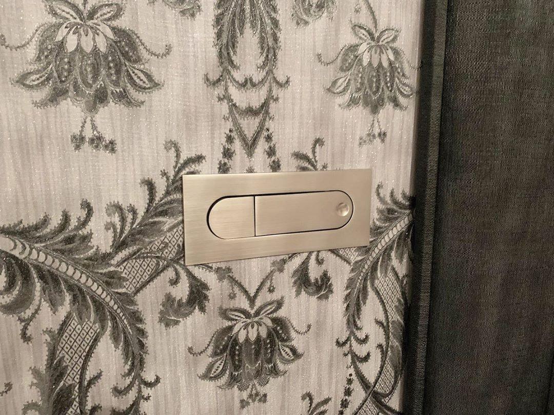 GlowEdge Moderne LED Nachttisch-Leselampe | Minimalistisches Design | Dimmbares Leselicht | Energieeffiziente Beleuchtung