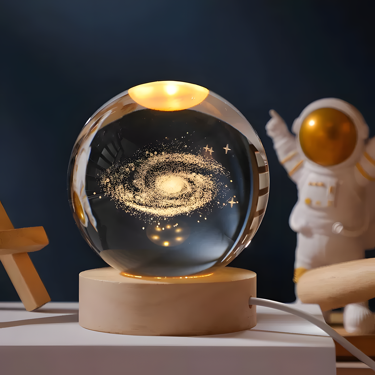 CosmoSphere 3D Kristallkugel | Galaxie-Dekoration | LED Sockel | Magisches Universum | Perfektes Geschenk