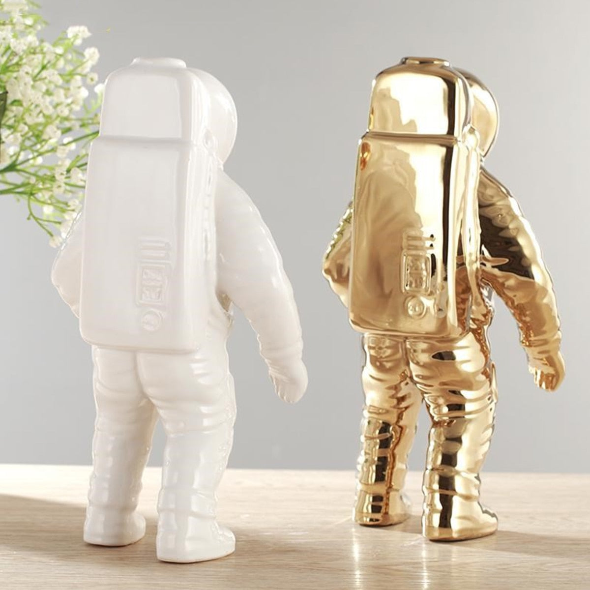 AstroVase Gold Space Man Keramik Vase | Astronaut Skulptur | Kreative Deko für Zuhause & Garten