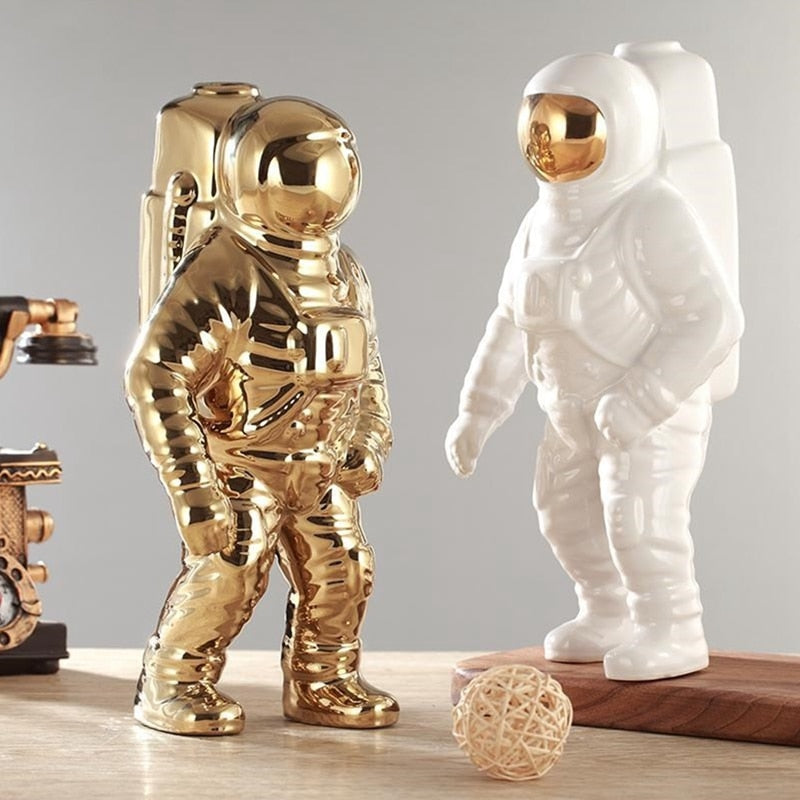 AstroVase Gold Space Man Keramik Vase | Astronaut Skulptur | Kreative Deko für Zuhause & Garten