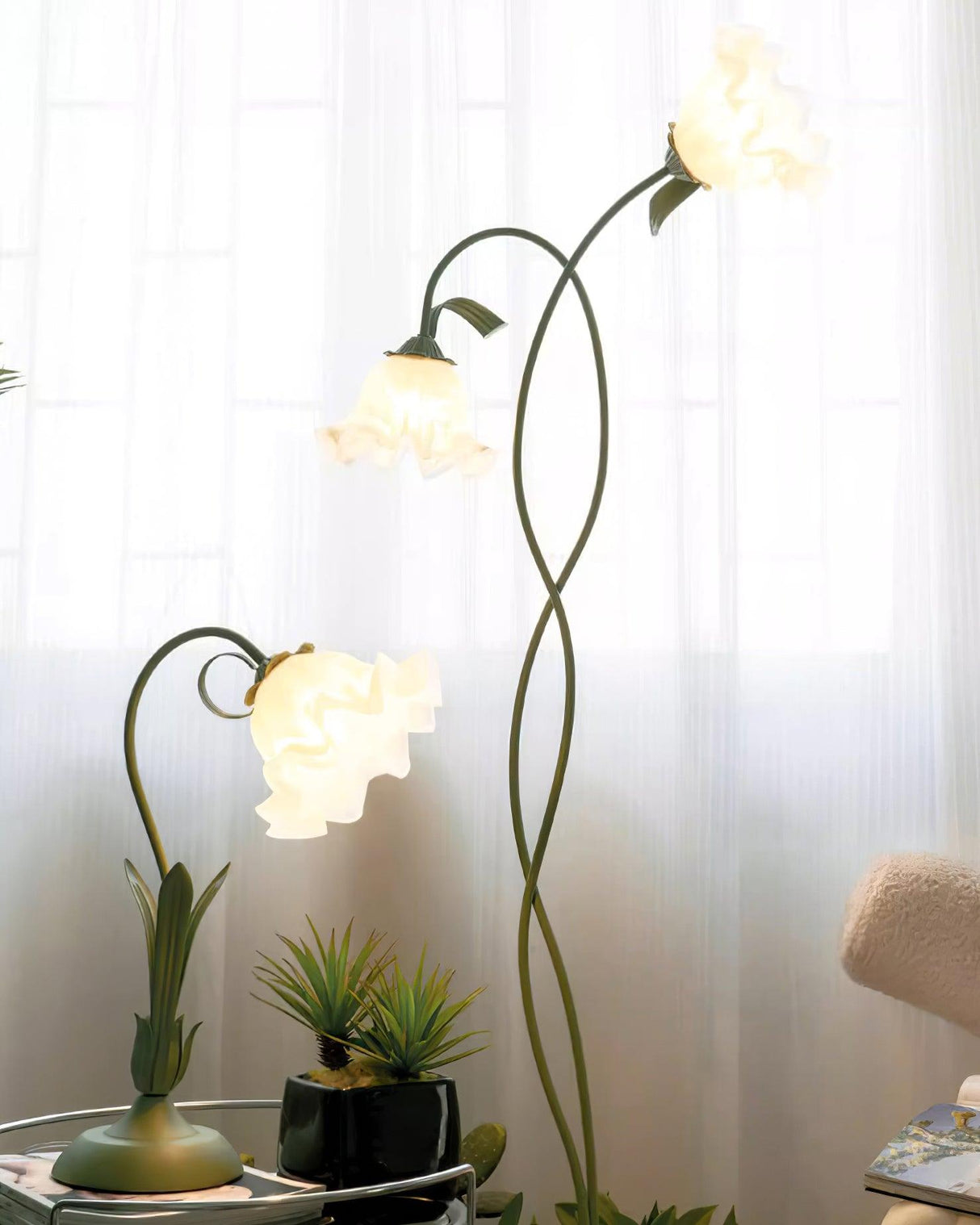 FloraGlow Calla Blumen Stehleuchte | Elegantes Design | LED Beleuchtung | Dekorative Innenleuchte