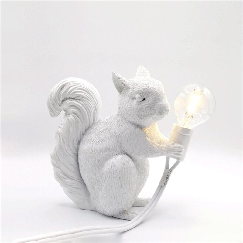 SquirrelBright Nordische Eichhörnchen Tischlampe | Designer-Deko | LED Stimmungslicht | Perfekt für Zuhause