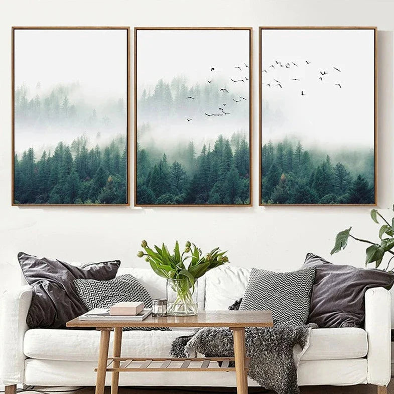 MistVista 3er Leinwand-Set | Nordic Design Wandbilder | Waldlandschaft & Bergnebel | Stilvolle Wandkunst