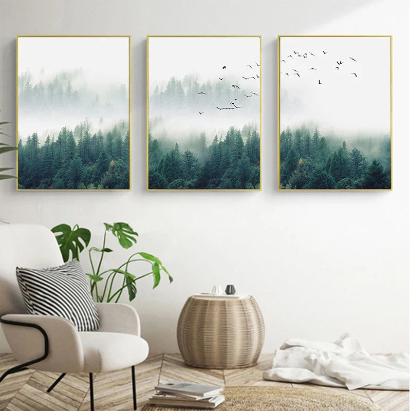 MistVista 3er Leinwand-Set | Nordic Design Wandbilder | Waldlandschaft & Bergnebel | Stilvolle Wandkunst