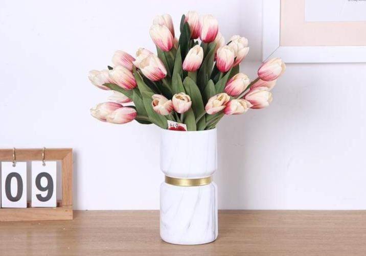 EleganceVase Luxuriöse Design Vase | Zeitloses Dekoelement | Perfekt für Blumen & Trockenarrangements