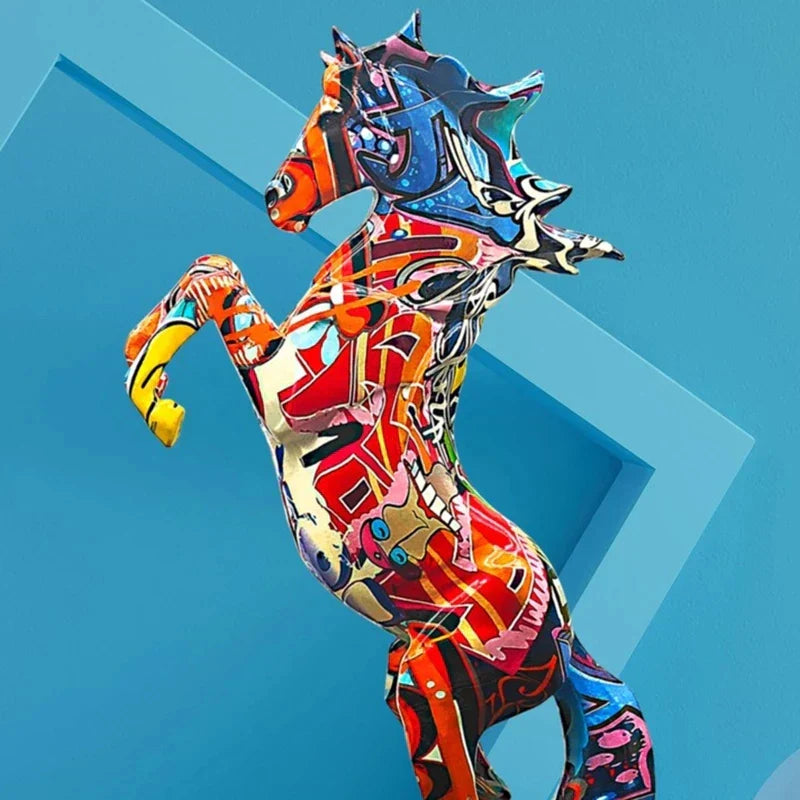 GraffiHorse Künstlerische Pferdestatuette | Graffiti Dekofigur | Skulptur für Wohnzimmer & Moderne Inneneinrichtung | Ästhetisches Highlight