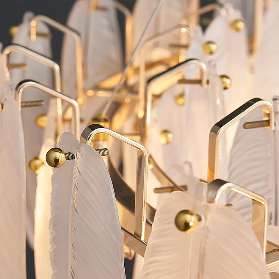 LumePlume Luxuriöse Pendelleuchte mit Glasfedern | Elegantes Design | Hochwertige Beleuchtung für Zuhause