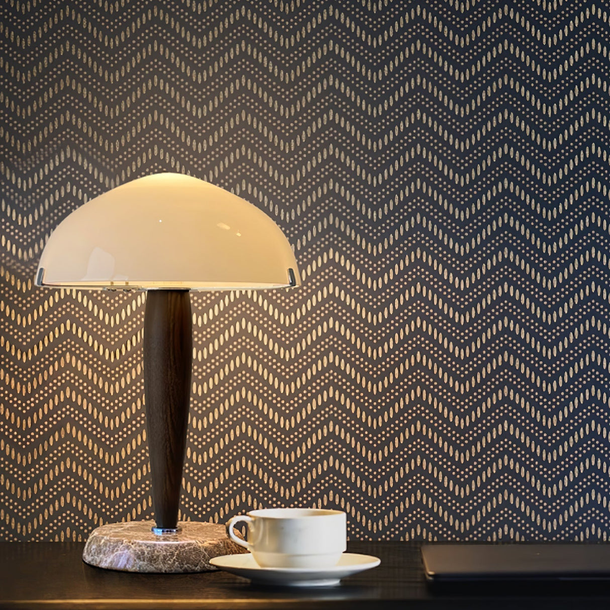 NovaGlint LED Tischleuchte | Elegantes Design | Warmweißes Licht | Leselampe & Dekoration