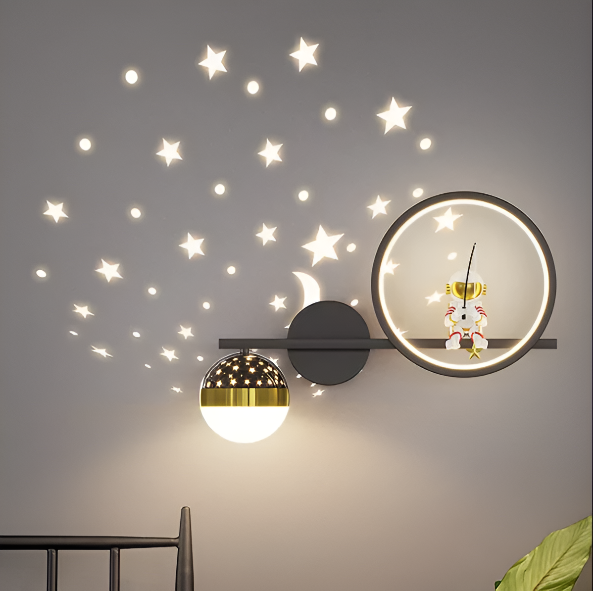 StarVoyage Kinder-Wandleuchte | LED-Sternprojektor Nachtlicht | Astronautendesign | Magisches Licht für Kinderzimmer