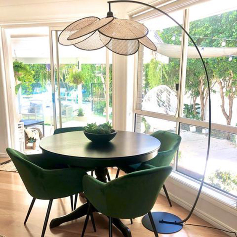 BaskLoom Rattan Wicker Stehlampe | Handgefertigtes Design | Natürliche Beleuchtung für Zuhause