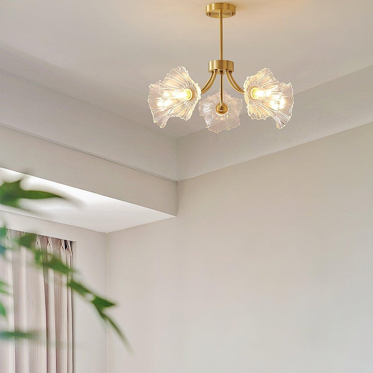 EternaBloom Blumenglas-Kronleuchter | Eleganter Kronleuchter | Messing & Glas | Modernes Design