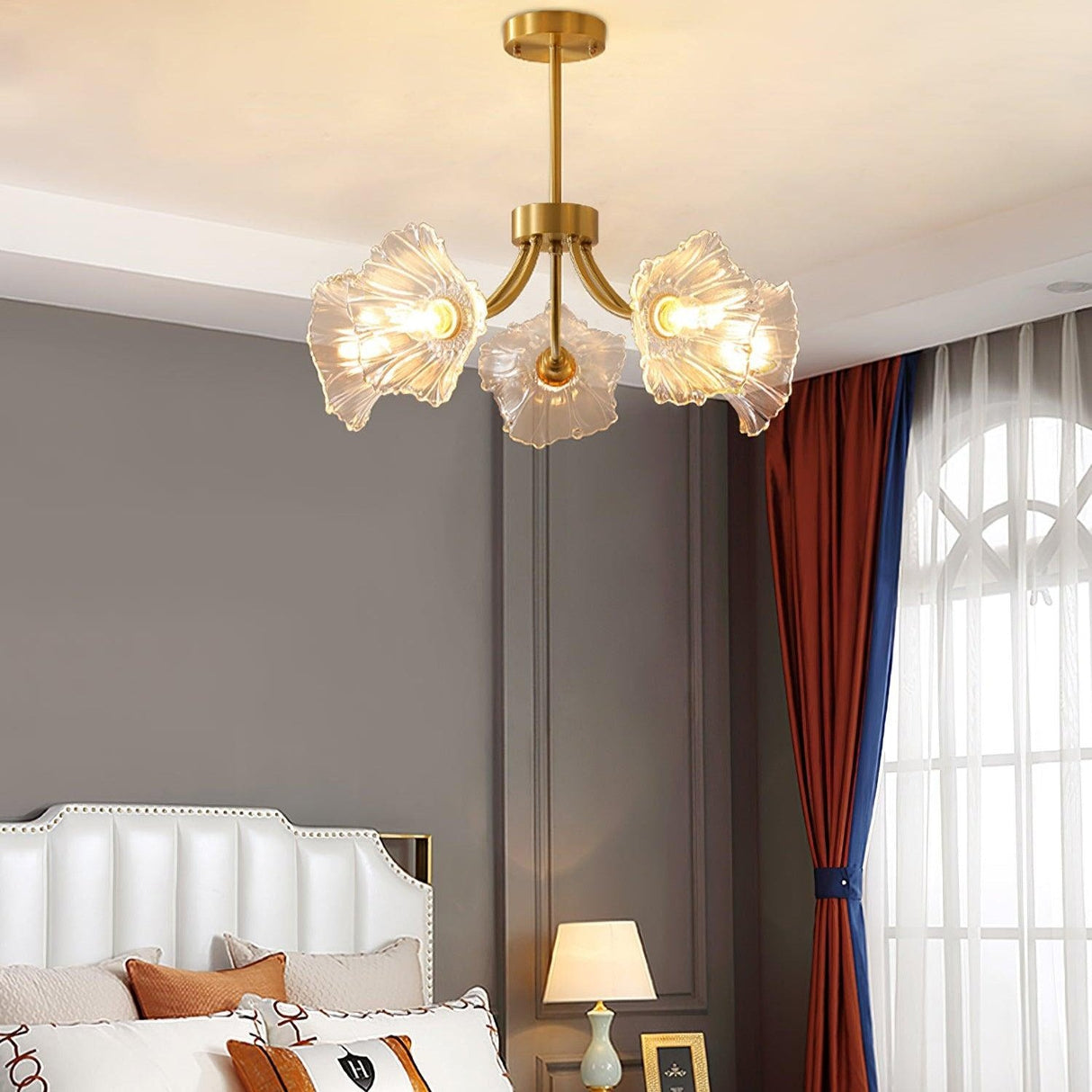 EternaBloom Blumenglas-Kronleuchter | Eleganter Kronleuchter | Messing & Glas | Modernes Design