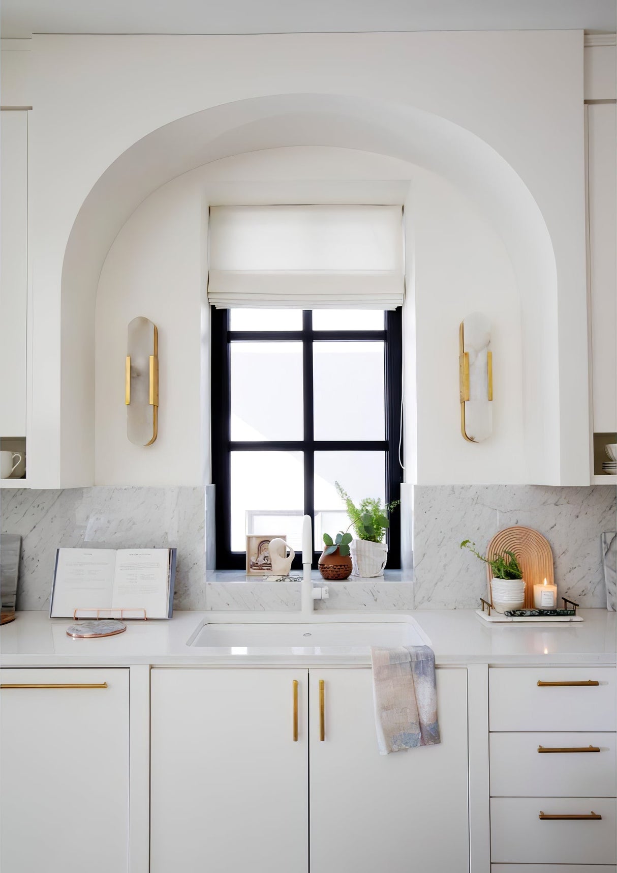 LumaSerene Langgestreckte Alabaster Wandleuchte | Modernes Design | Elegante Beleuchtung | Energieeffizient