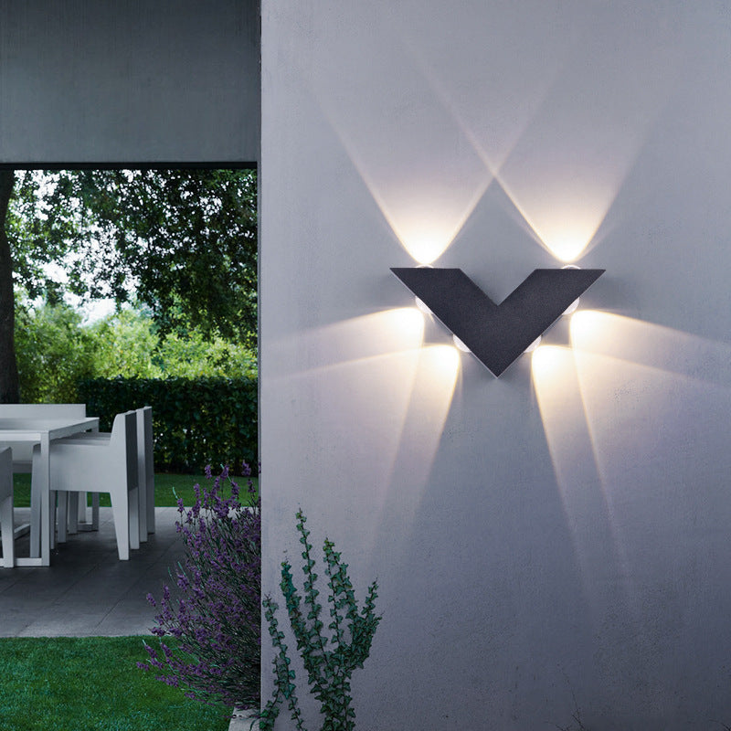 AureVee LED Wandleuchte V-Dreieck | Aluminium & Glas | Minimalistisches Gartenlicht
