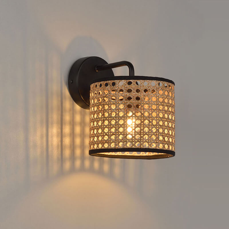 Ravelle Rattan Wandlampe | Modernes Webdesign | Trommelform | Stimmungsvolle Beleuchtung für Zuhause
