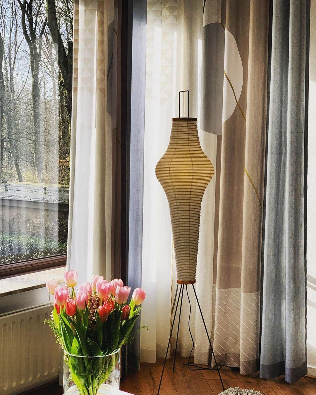 SereniLum Reispapier Stehlampe | Minimalistisches Design | Warmweißes LED-Licht | Nachhaltige Deko für Zuhause