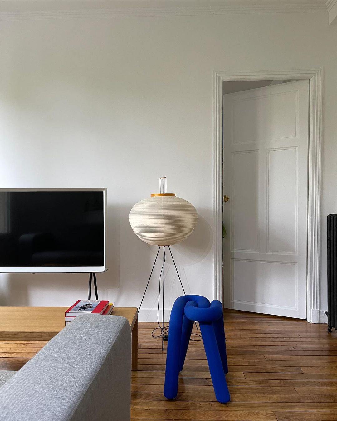 SereniLum Reispapier Stehlampe | Minimalistisches Design | Warmweißes LED-Licht | Nachhaltige Deko für Zuhause