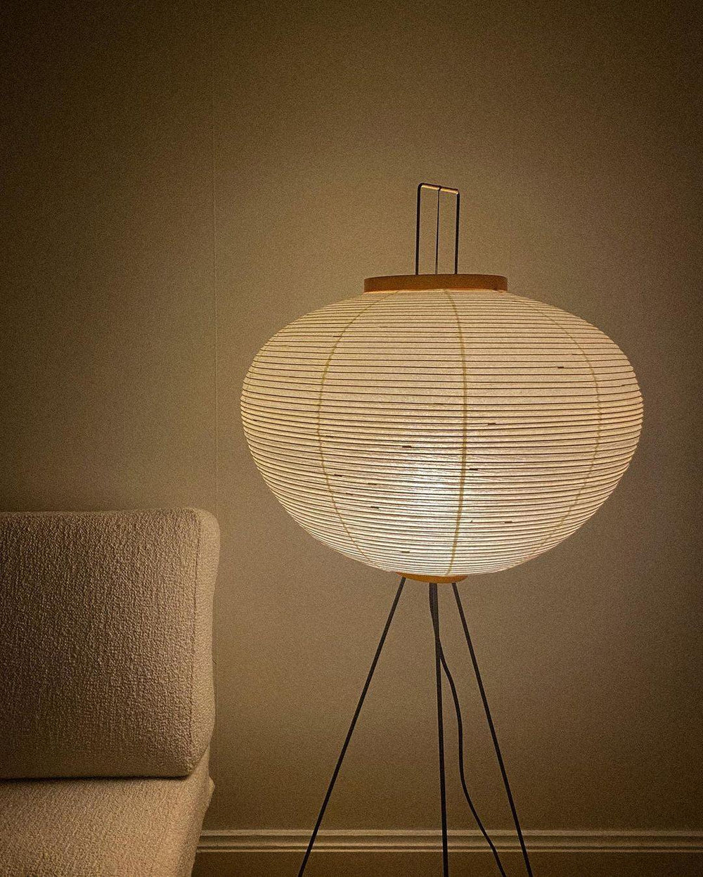 SereniLum Reispapier Stehlampe | Minimalistisches Design | Warmweißes LED-Licht | Nachhaltige Deko für Zuhause