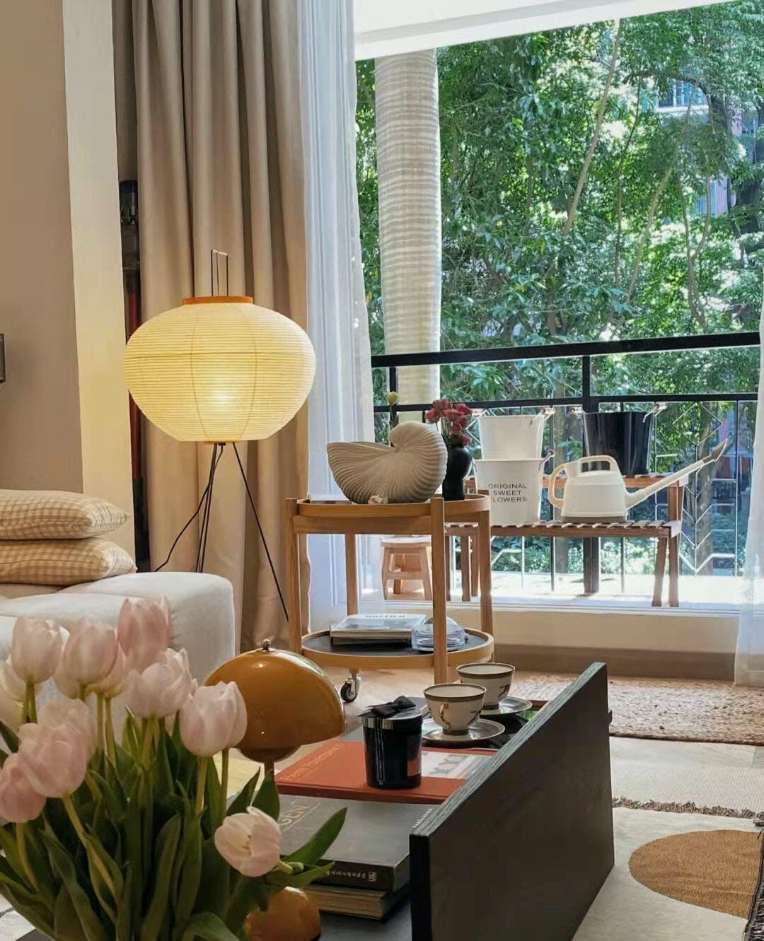 SereniLum Reispapier Stehlampe | Minimalistisches Design | Warmweißes LED-Licht | Nachhaltige Deko für Zuhause