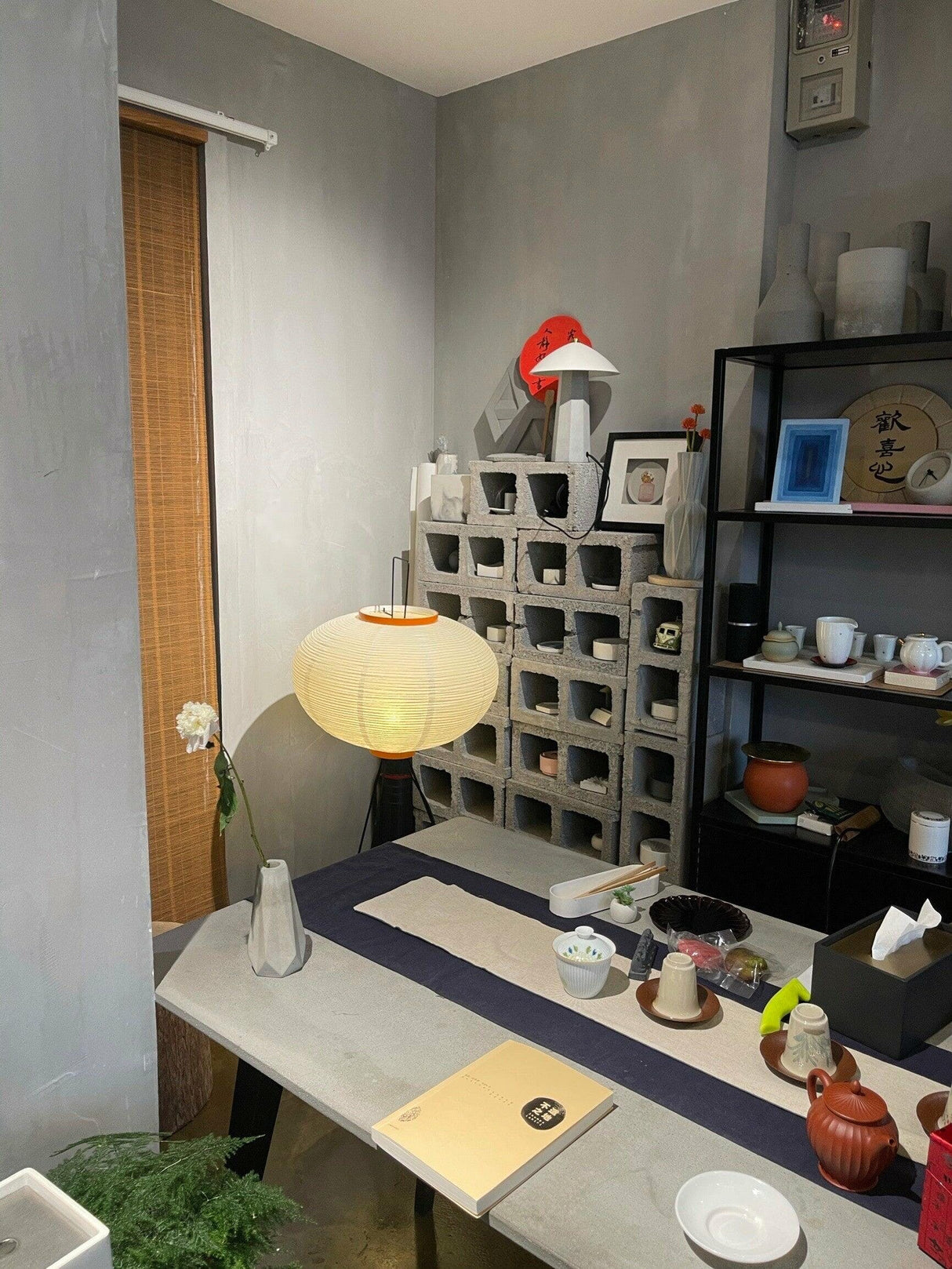 SereniLum Reispapier Stehlampe | Minimalistisches Design | Warmweißes LED-Licht | Nachhaltige Deko für Zuhause