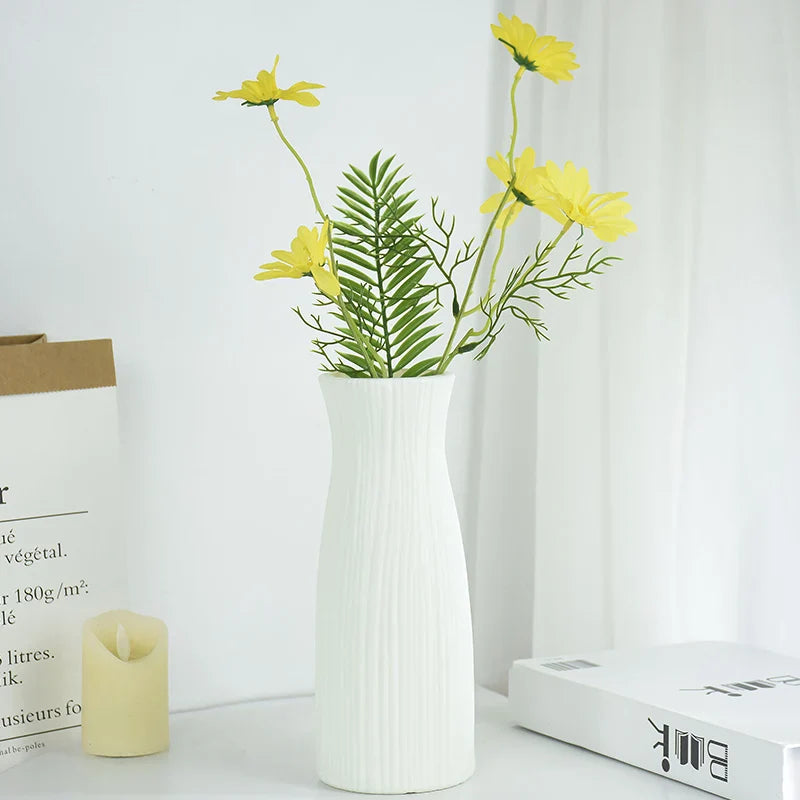 Blumeo Minimalistische Blumenvase | Weiße Keramikvase für Tisch- & Küchendekoration | Perfekt für Hochzeitsarrangements & Blumensträuße