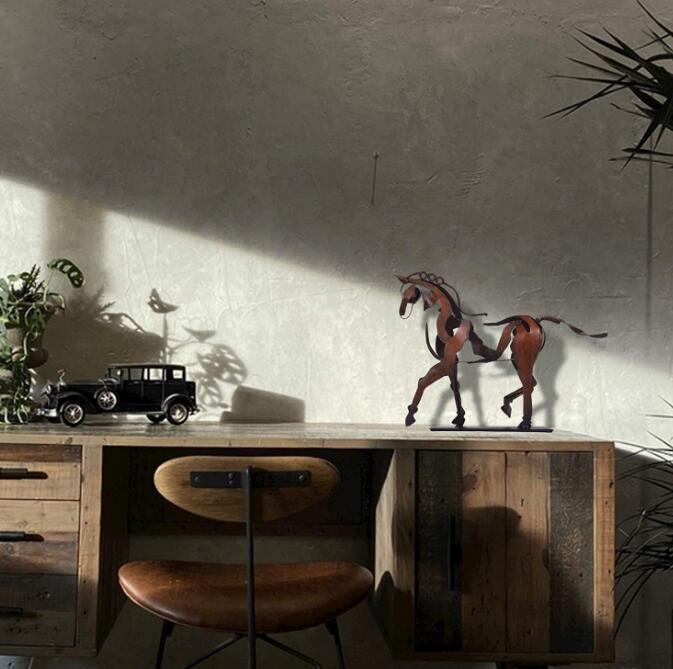 IronSteed Metall Pferdeskulptur | Elegante Dekofigur | Zeitloses Design für Zuhause & Büro