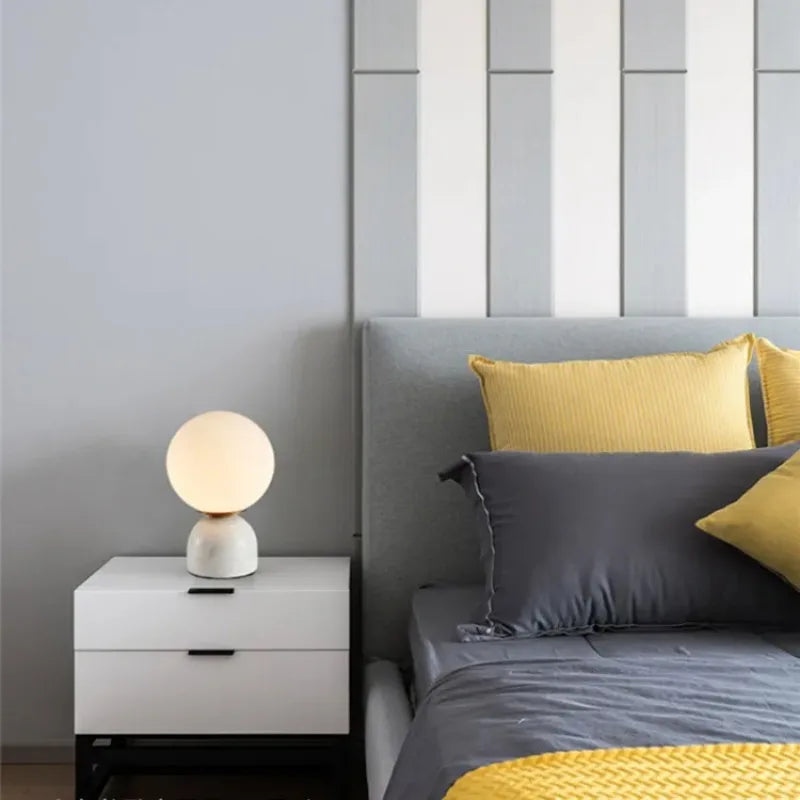 GlobeMarble Design Tischlampe | Marmorfuß & Globus-Licht | Elegante LED Deko | Perfekte Beleuchtung für Zuhause