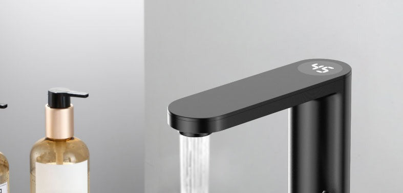 ThermoFlow Elektrischer Wasserhahn mit Heizfunktion | Sofort heißes Wasser | Energiesparend | Modernes Design