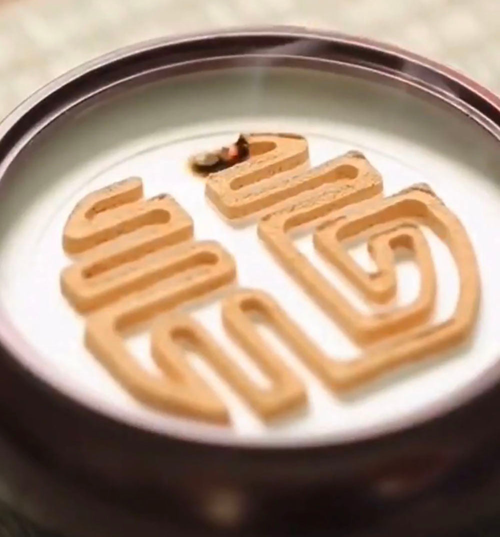 AromaPure Weiße Weihrauchasche | Reine Räucherasche für Meditation & Entspannung | Hochwertiges Zubehör für Räuchergefäße