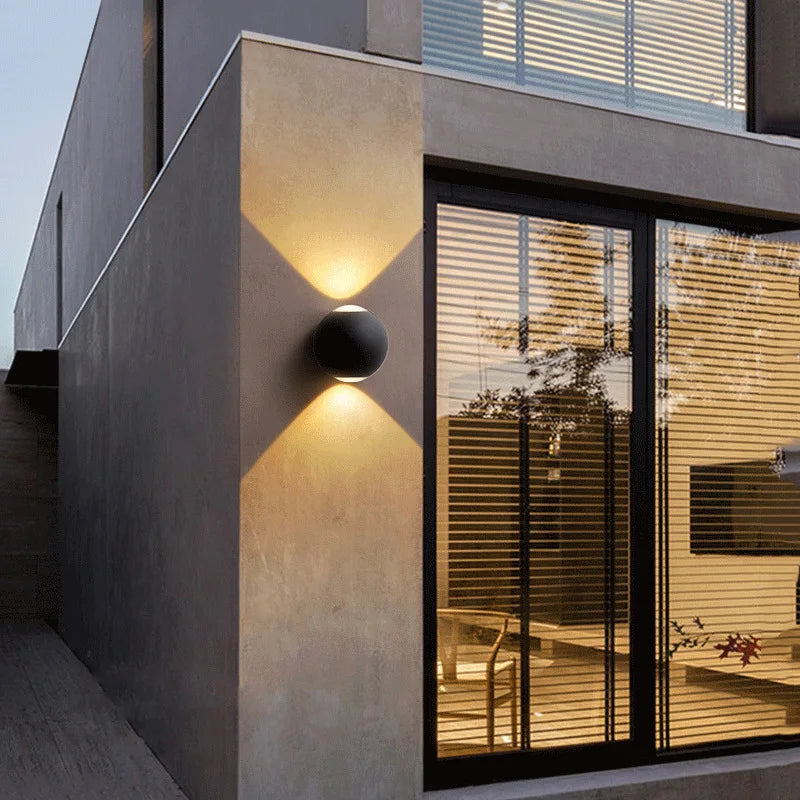 OrbLuxe Aluminium Kugelform Wandleuchte | LED Beleuchtung | Modernes Design | Dimmbar | Wanddeko