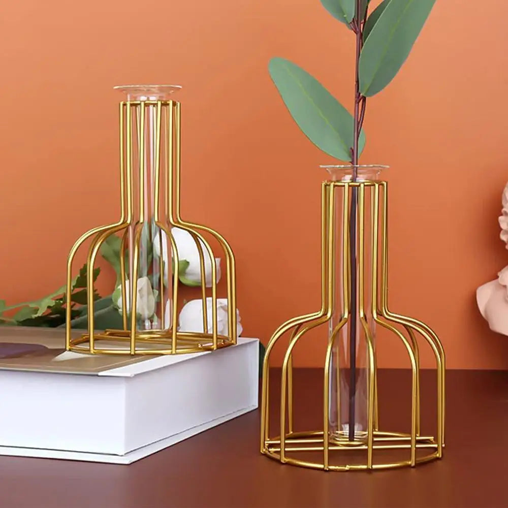 AuraCage Goldene Vase | Metall-Käfig-Design | Elegante Dekoration | Perfekt für Zuhause & Büro | Zeitloses Wohnaccessoire