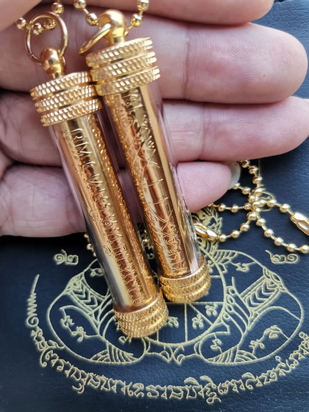 BuddhaCharm Thailändische Friedensplakette | Tempel-Talisman für Schutz & Harmonie | Spirituelle Dekoration für Zuhause