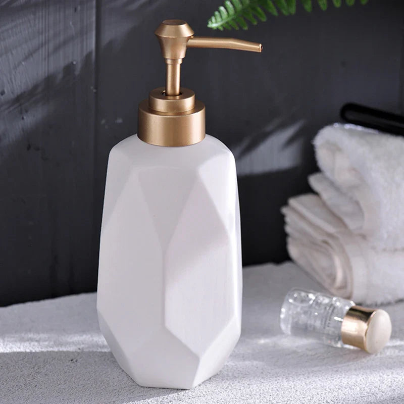 Polygonica Keramik Badezimmer-Set 5-teilig | Modernes Design | Elegante Badaccessoires für Zuhause