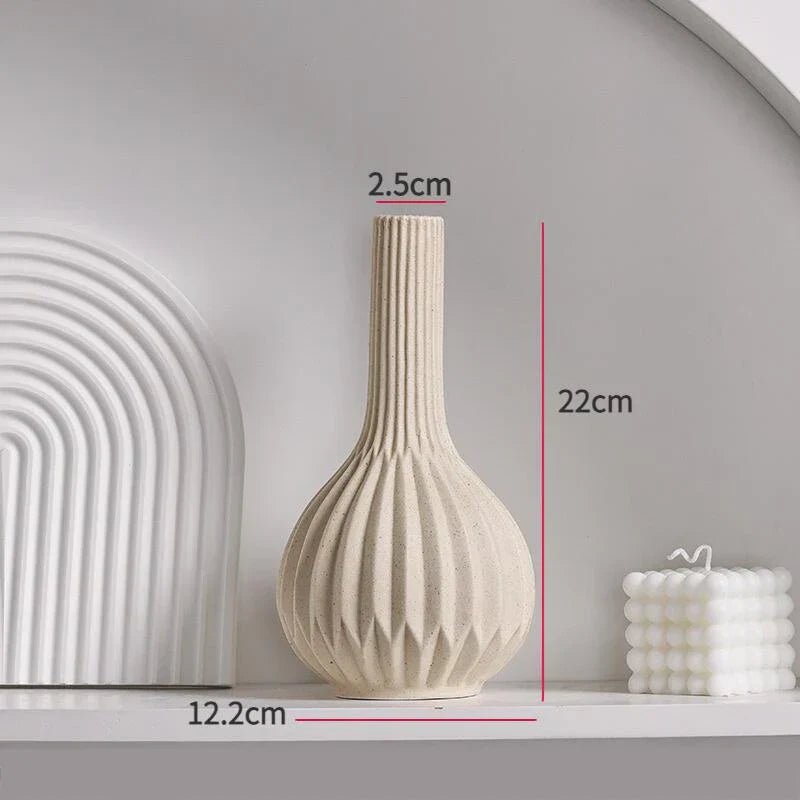 DecoForm Weiße Keramikvase | Moderne Trockenblumenvase für Wohnzimmer & Heimdekoration | Minimalistisches Design für stilvolle Räume