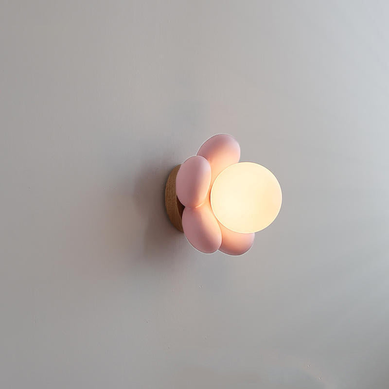 PetalCrest Wandlampe | Nordic Kreativ Design | Blütenform | Keramik & Holz | 1-Flammig