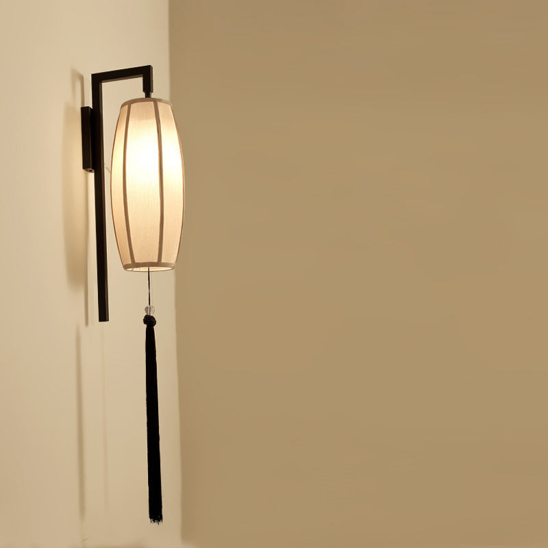 SinoGlow Wandlampe | Chinesisches Vintage-Design | Stofflaterne mit Quasten | 1-Licht