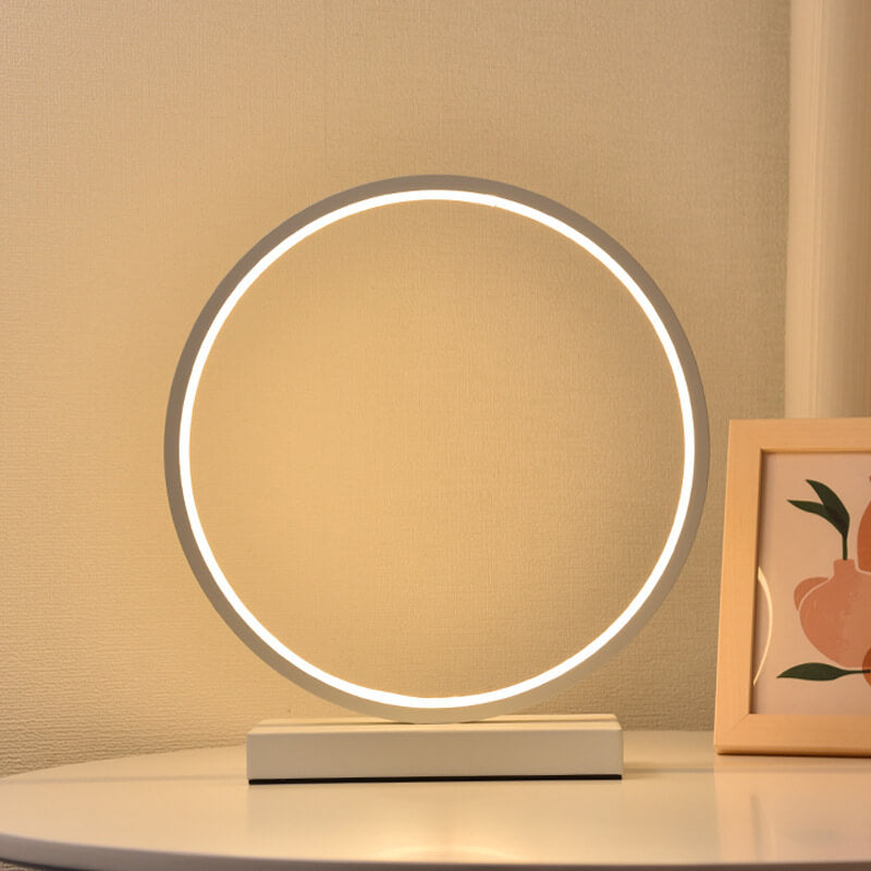 CircleLume USB LED Nachtlicht | Nordic Design | Tischlampe mit Hirschfigur | Warmweißes Licht & Dimmbar