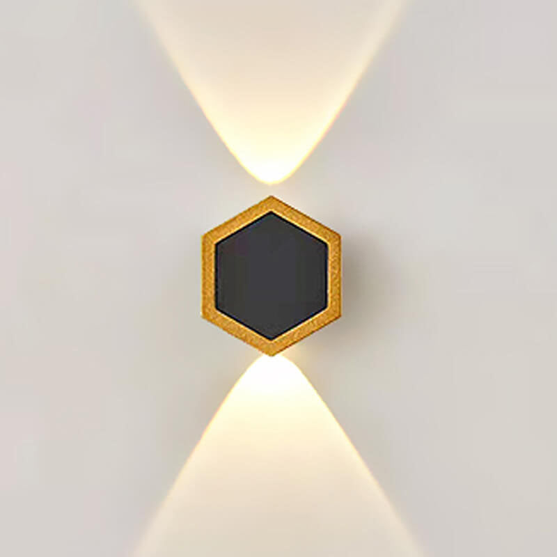LumoHex Prime | Modernes Outdoor LED Wandlicht | Hexagon Schwarz-Gold Kombination
