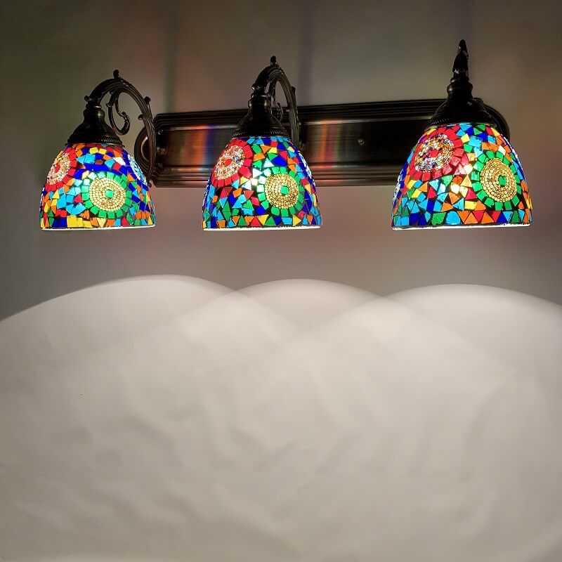 MediterraGlow Tiffany Glas 3-Licht Wandlampe | Mediterranes Design | Badezimmer Vanity Spiegelbeleuchtung | Vintage Stil