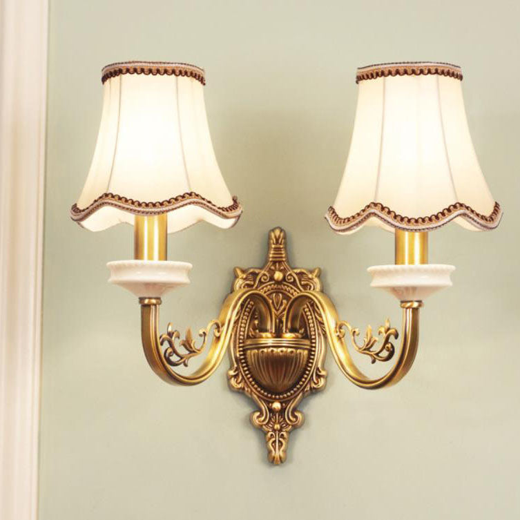 OpulLux Wandlampe | Europäisches Luxusdesign | Stoffschirm & Messing | 1-2 Flammig