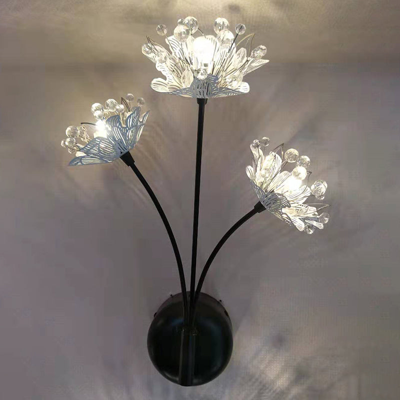 CrystalBlume LED Wandleuchte | Edelstahl & Eisen | Blumenmuster | 3-Licht Design für Schlafzimmer