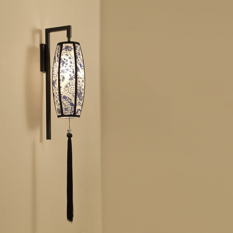 SinoGlow Wandlampe | Chinesisches Vintage-Design | Stofflaterne mit Quasten | 1-Licht