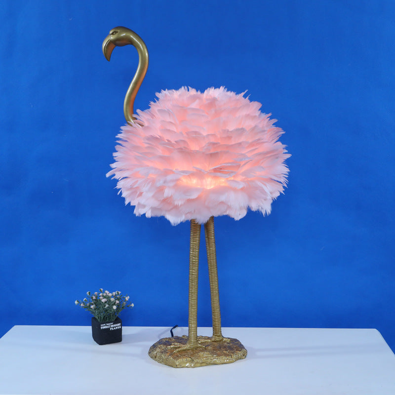 Feathora Nordic Tischlampe | Gänsefedern Design | Flamingo-Kugelstil | Elegante Nachttischbeleuchtung