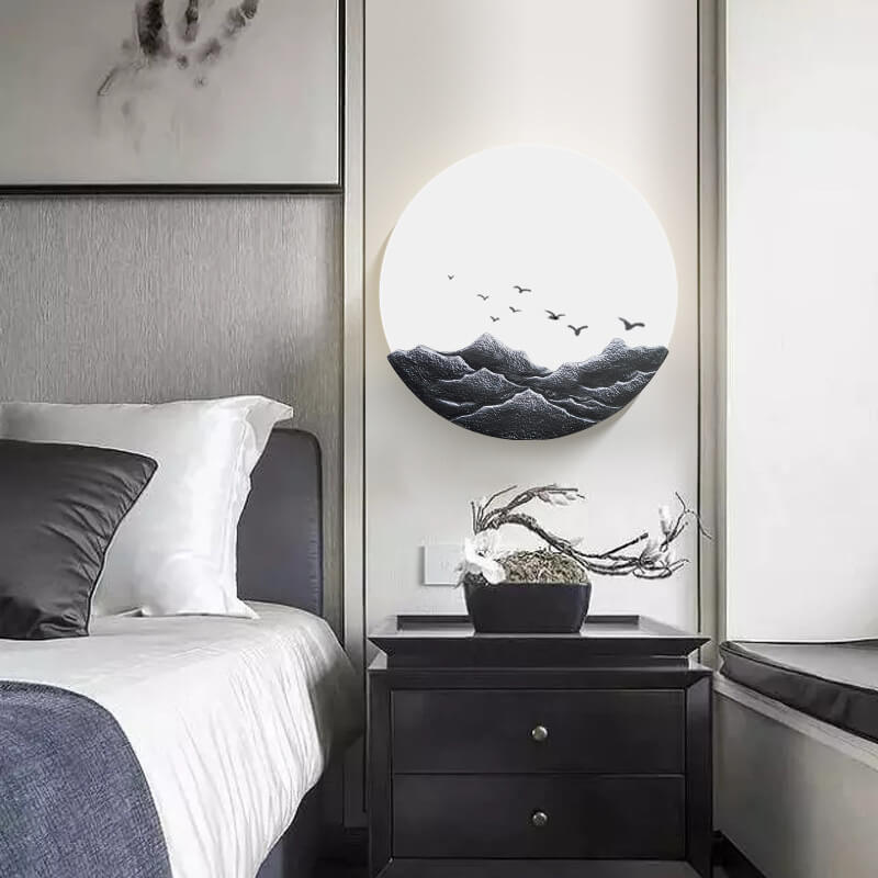 MountainGlow Chinesische Wandleuchte | 3D-Resin-Bergskulptur & Acryl | Runde LED-Lampe | Klassisches Design für Wohnzimmer & Flur