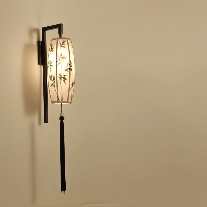 SinoGlow Wandlampe | Chinesisches Vintage-Design | Stofflaterne mit Quasten | 1-Licht
