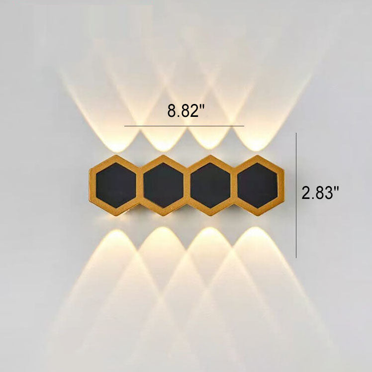 LumoHex Prime | Modernes Outdoor LED Wandlicht | Hexagon Schwarz-Gold Kombination