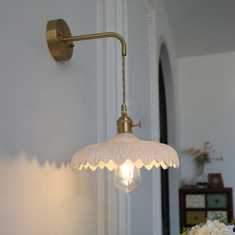 FloraGleam Wandlampe im Art-Deco-Stil | Eisen & Glasblüten-Schirm | 1 Licht | Elegantes Design für Schlafzimmer